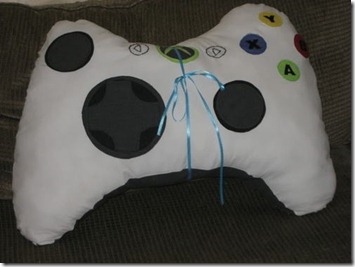 500x_xbox_360_controller_pillow