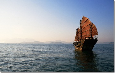 南海中的古帆船，中国 (Junk Sailing in the South China Sea, China)
