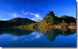 草津白根 弓池 (Reflection of Autumn Trees in Yumi-ike Pond, Gunma Prefecture, Japan)