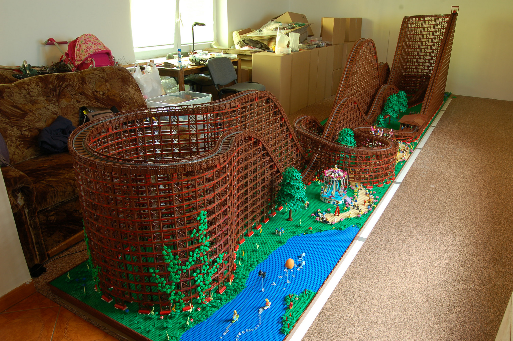 El Toro montaña rusa realizada con LEGO