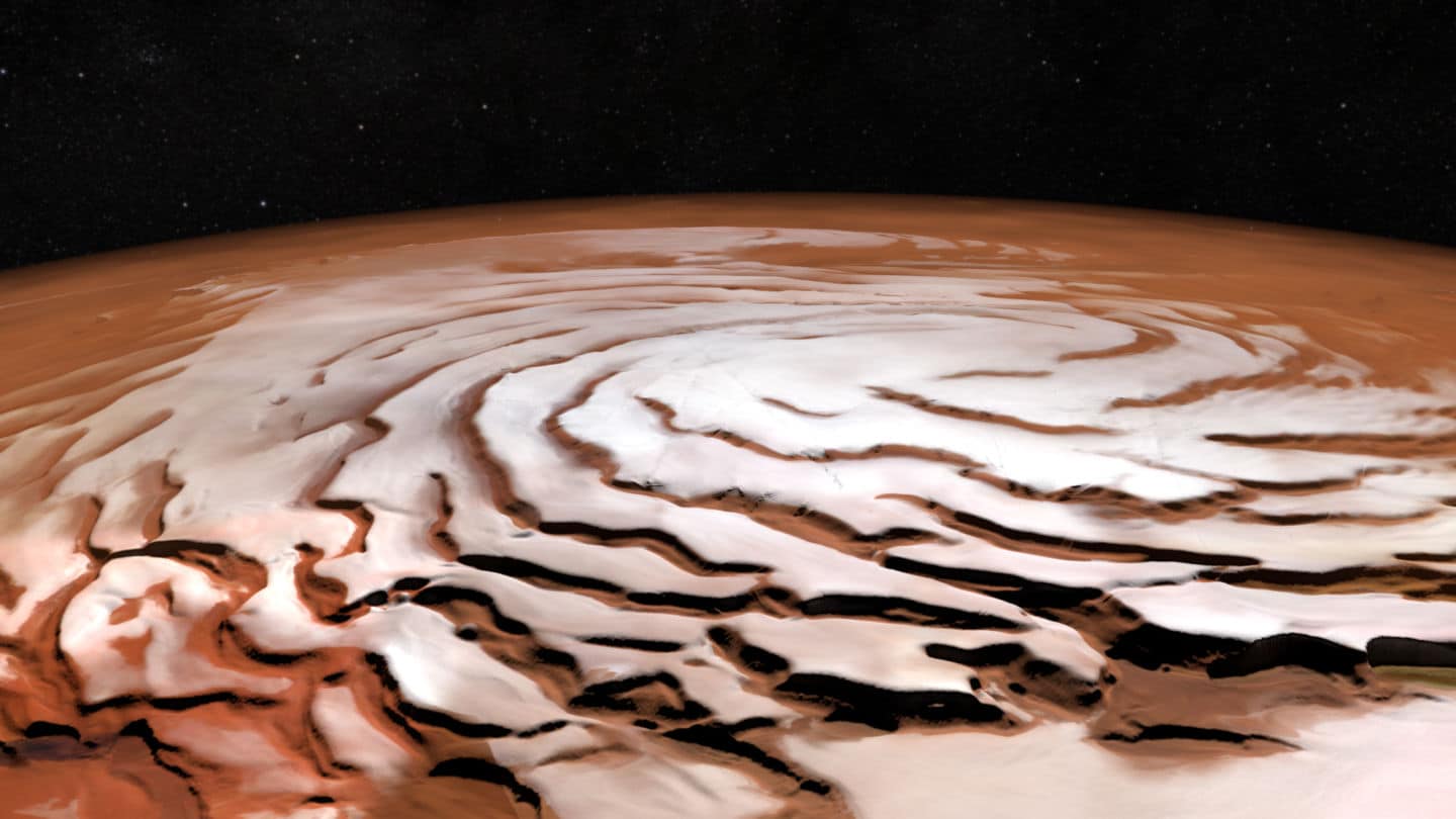 Vista en perspectiva de la capa de hielo del Polo Norte de Marte y sus distintivos canales oscuros formando un patrón en forma de espiral.