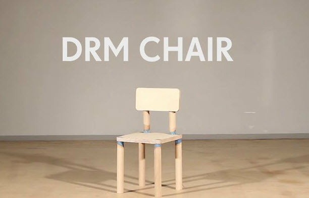 Una silla con DRM