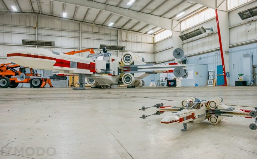 Un X-Wing a escala real hecho con legos