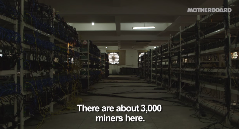Una visita dentro de una mina de bitcoins en china