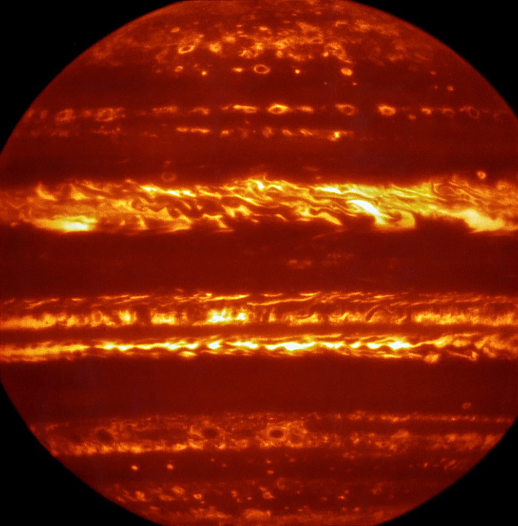 Júpiter, fotografía en infrarrojo.
