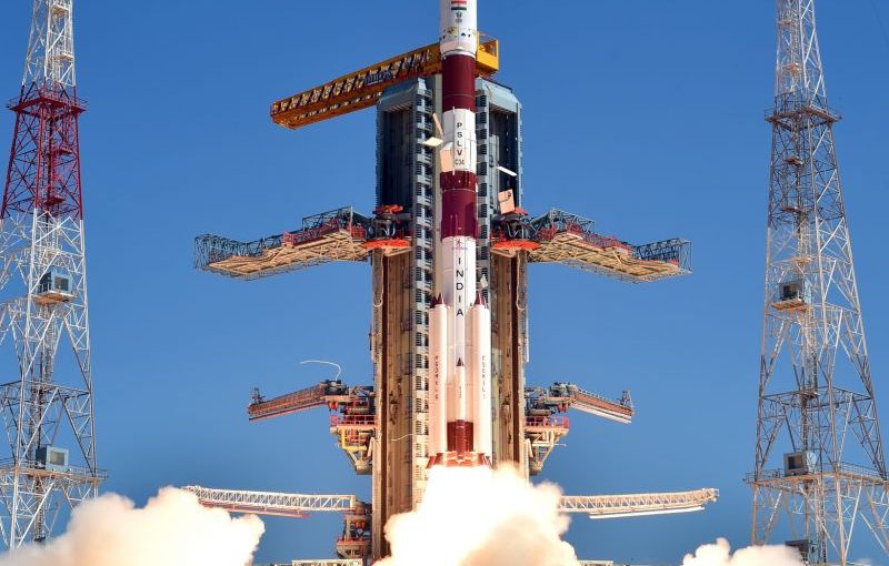 India lanza 20 satélites al espacio de una sola vez