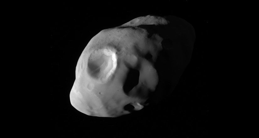 Cassini, fotografía de Pandora, luna de saturno