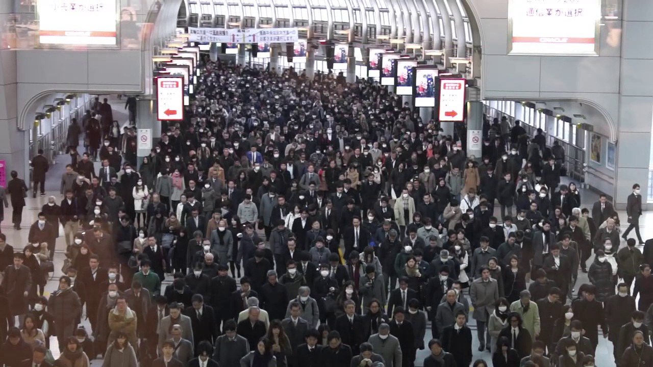 Un minuto en la hora pico de una estación de trenes en Japón Un Poco Geek