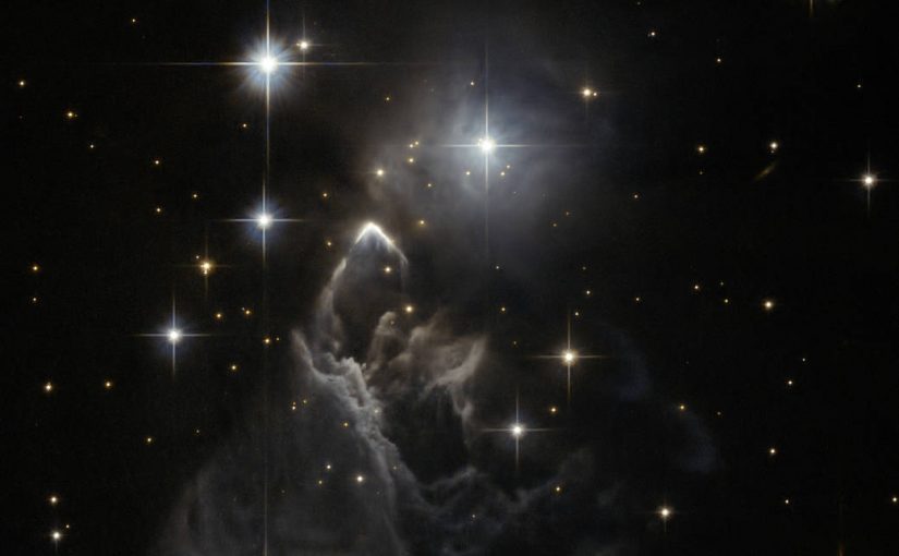 Espectacular imagen captada por el Hubble de una nebulosa siendo atravesada por una estrella