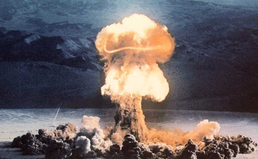 Nuevos videos restaurados sobre pruebas de bombas nucleares en Nevada
